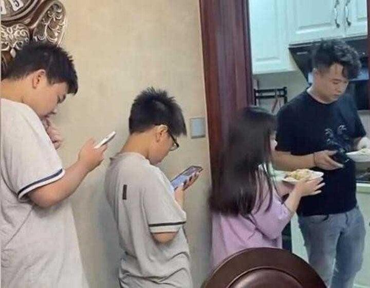 16 đứa cháu kéo đến nhà nghỉ hè 2 tháng, cậu phải trả số tiền điện khổng lồ-2