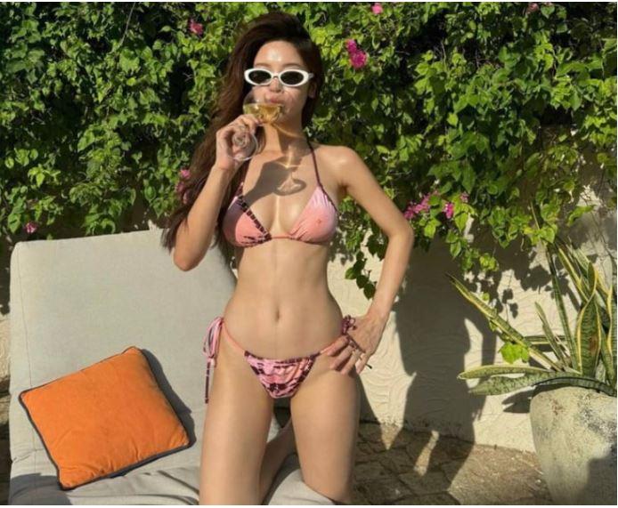 Gợi ý mẫu bikini check in sống ảo cho mùa hè rực rỡ-4