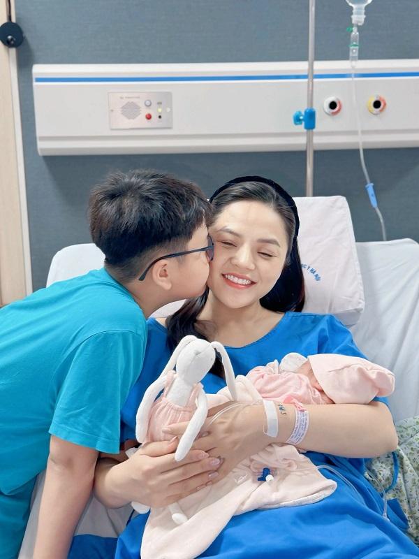 Không hẹn mà gặp, 3 mẹ bỉm Vbiz cùng đặt tên con gái giống hệt nhau, đọc lên vừa hay vừa ý nghĩa và đặt trọn tâm tình của mẹ-12