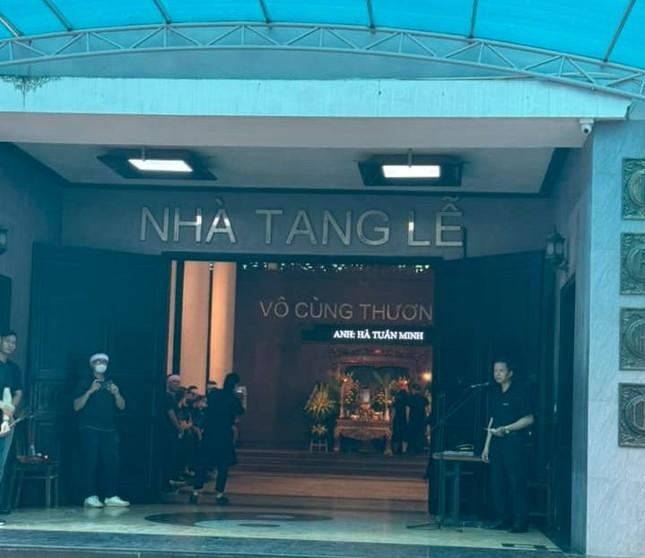 Đồng nghiệp bàng hoàng trong tang lễ nghệ sĩ Minh Mon qua đời ở tuổi 34-1