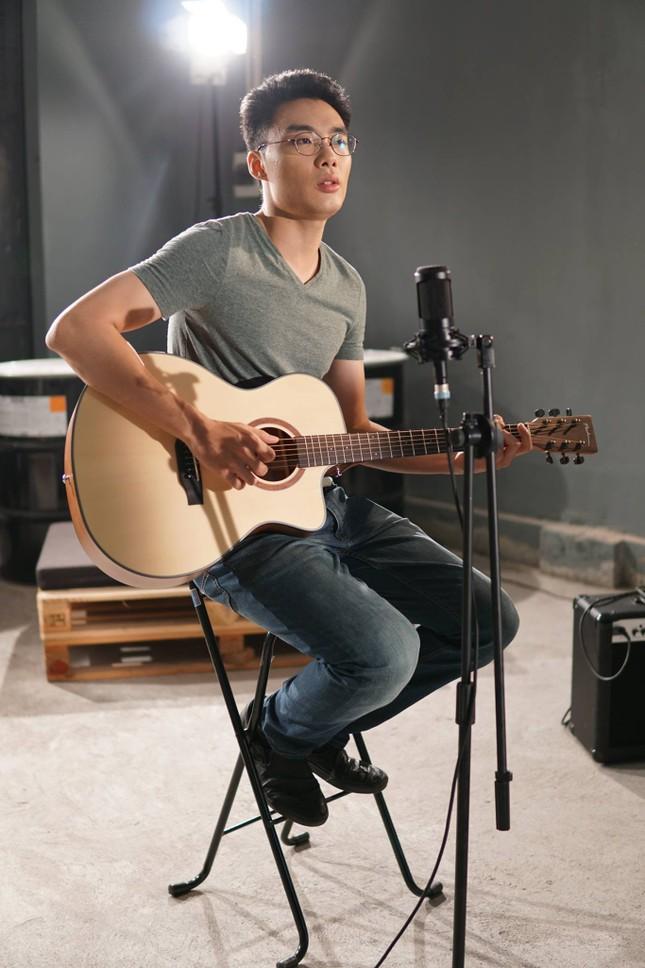 Đồng nghiệp bàng hoàng trong tang lễ nghệ sĩ Minh Mon qua đời ở tuổi 34-4