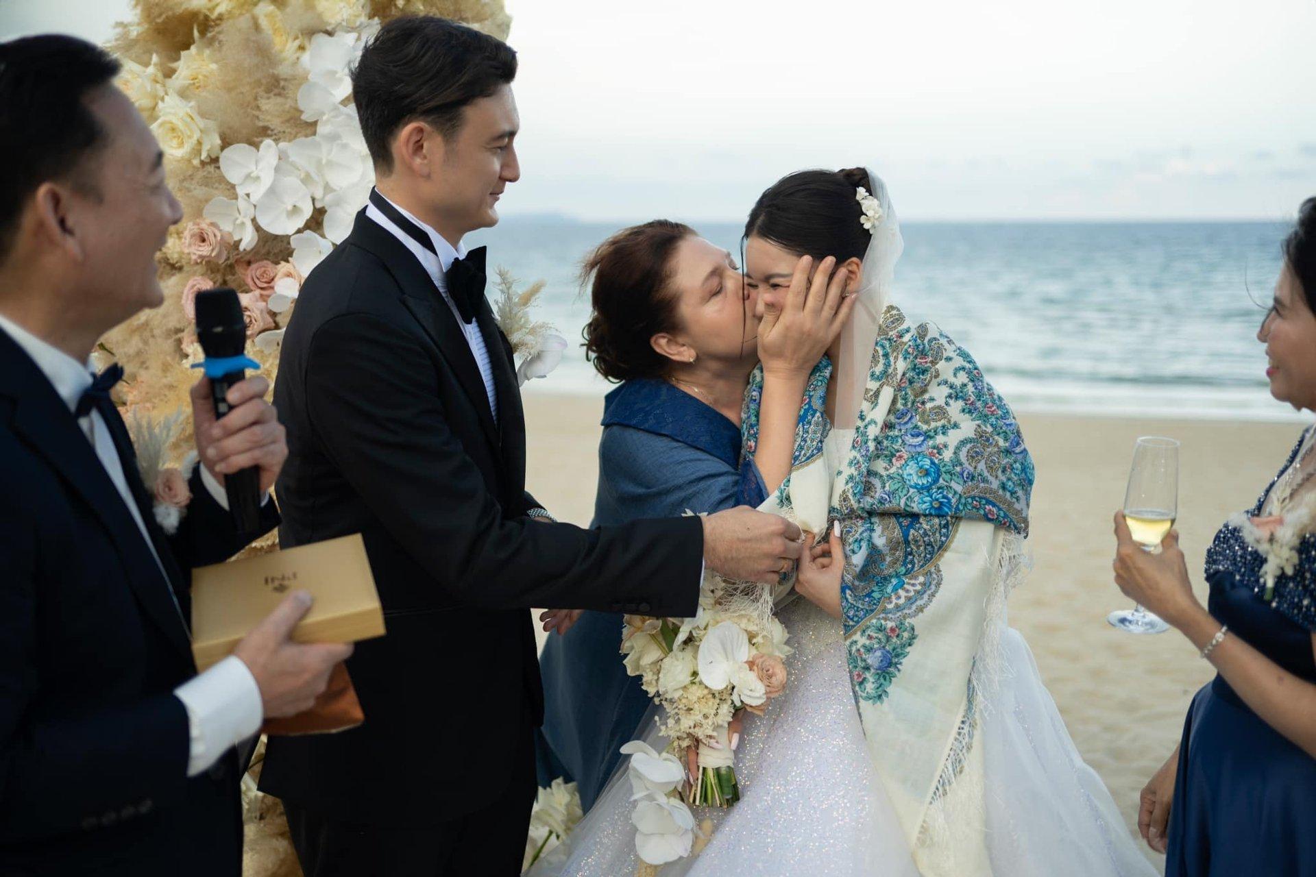 Ảnh cưới đẹp như mơ giờ mới tiết lộ của Đặng Văn Lâm-3