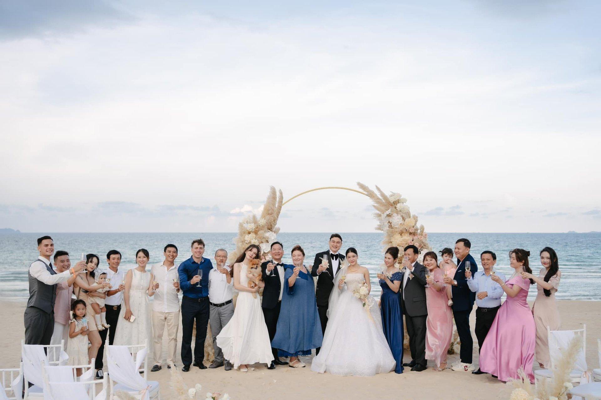 Ảnh cưới đẹp như mơ giờ mới tiết lộ của Đặng Văn Lâm-5