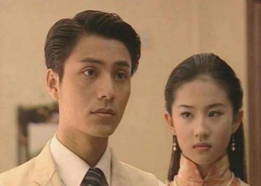 Trần Khôn từng khinh thường, bất mãn với Lưu Diệc Phi công khai vì lý do này-1