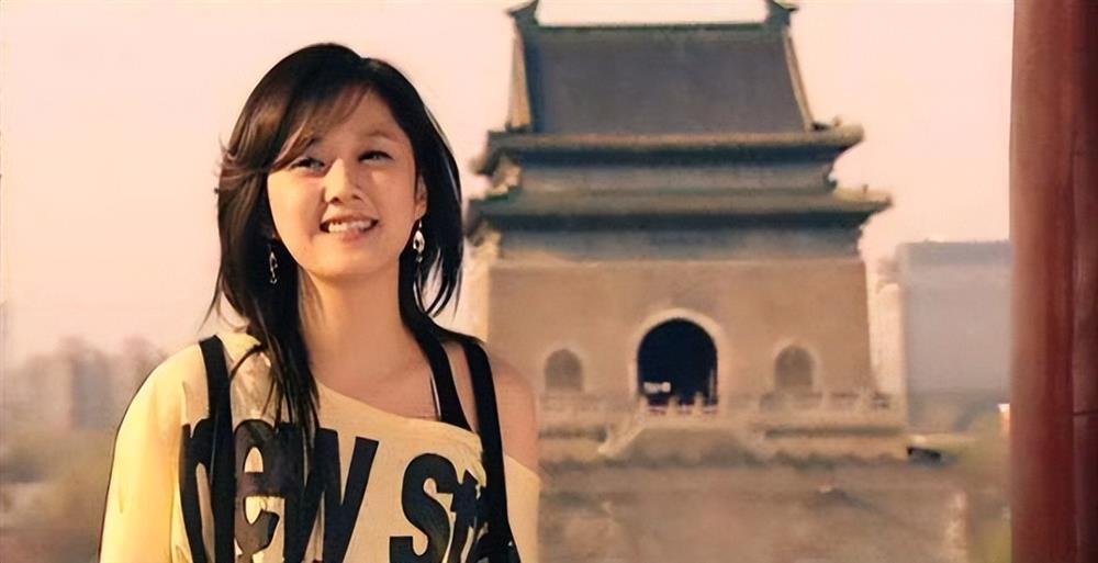 Mỹ nhân giàu có 42 tuổi mới kết hôn, được chồng trẻ kém 6 tuổi yêu chiều: Bảo sao U45 vẫn như học sinh cấp 3-2