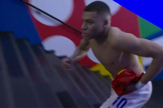 Thống kê cực tệ, Mbappe hành động khó hiểu khiến CĐV nổi giận