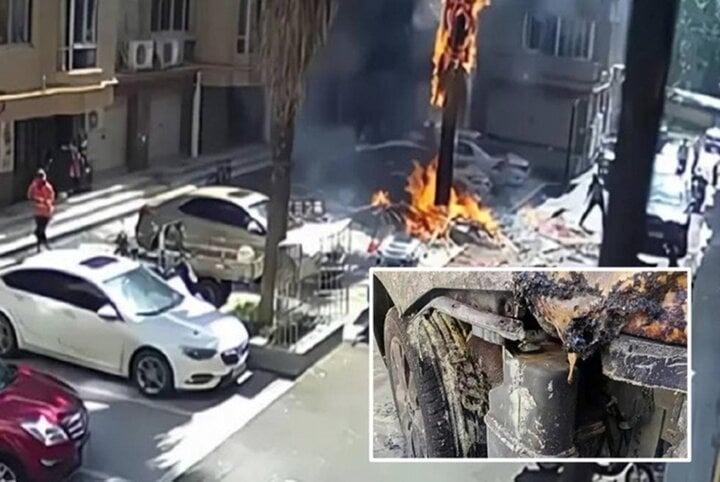 Đốt pháo ăn mừng xe mới, cô gái thiêu trụi cả ô tô của người khác-1