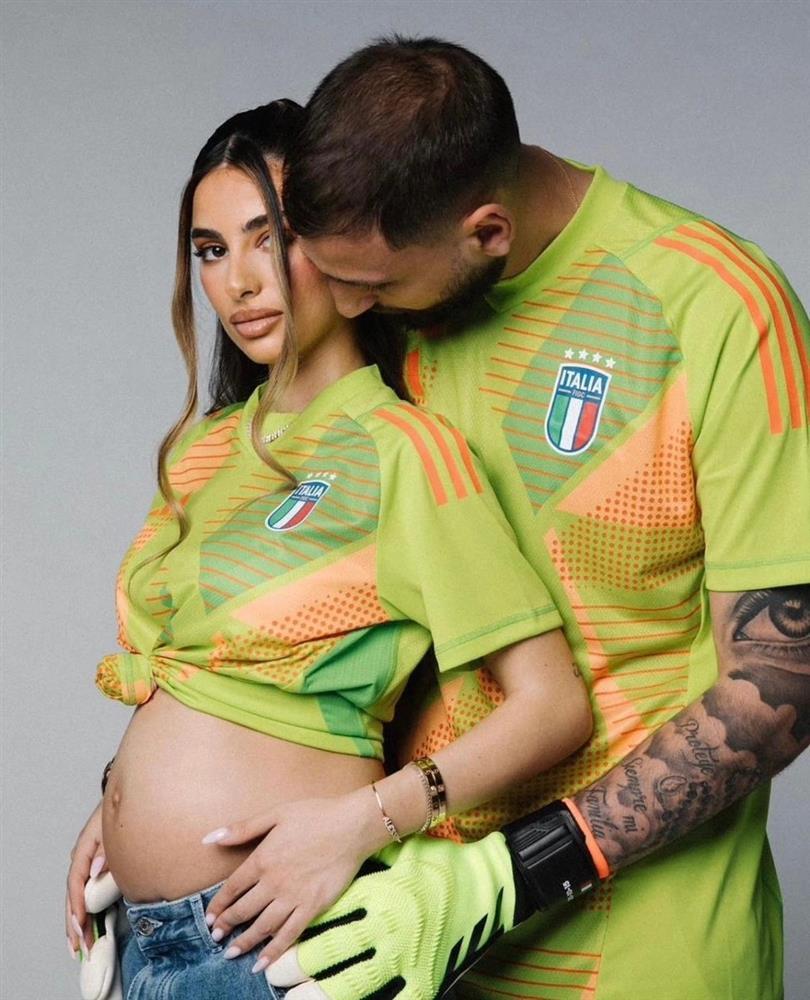 Chân dung dàn WAGs của loạt thủ thành đắt giá đến Euro 2024 tranh hùng: Nhan sắc rực rỡ, body 0% mỡ thừa-3