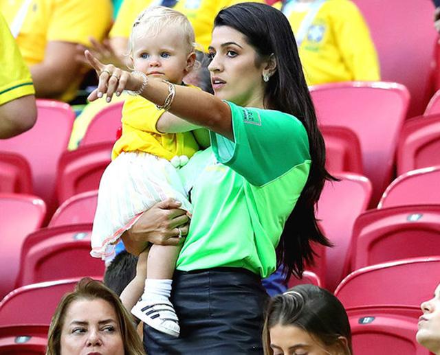 Chân dung dàn WAGs của loạt thủ thành đắt giá đến Euro 2024 tranh hùng: Nhan sắc rực rỡ, body 0% mỡ thừa-6