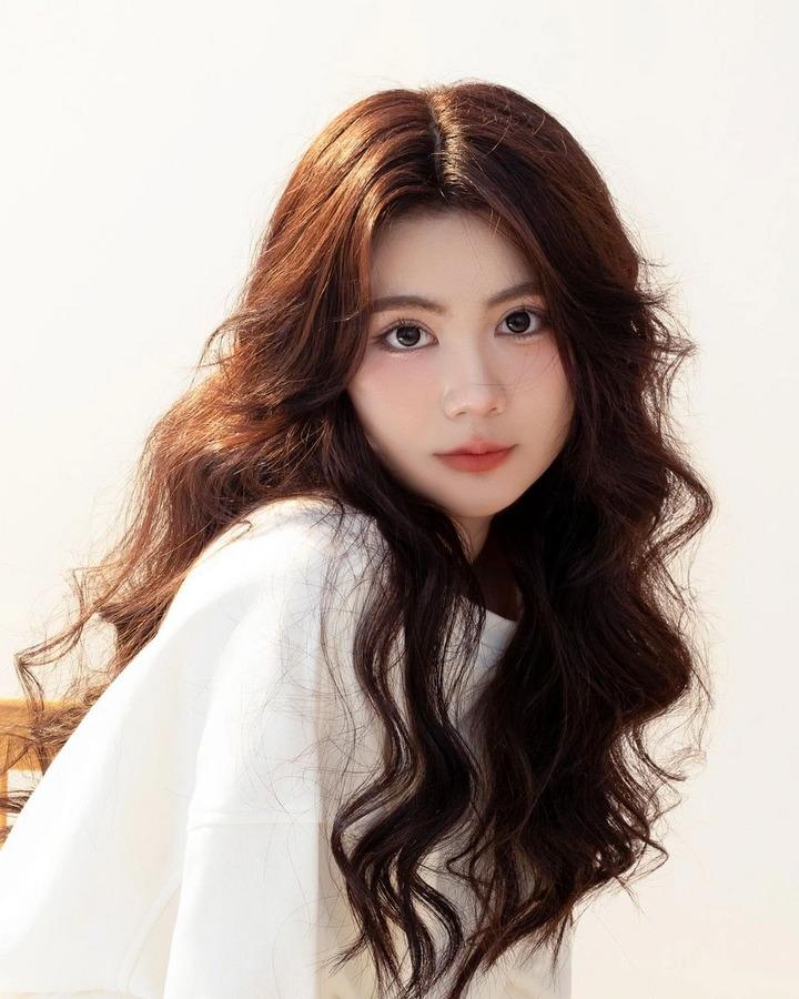 Con gái út của Quyền Linh: Nhan sắc thăng hạng ở tuổi 16, gu thời trang cá tính-5