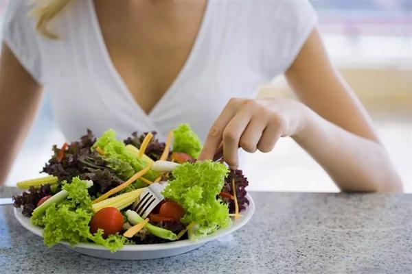 Bị gọi là Bạch Cốt Tinh do quá gầy, cô gái nặng 25kg vẫn muốn giảm cân-3