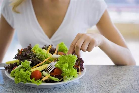 Có nên nhịn ăn để giảm cân?