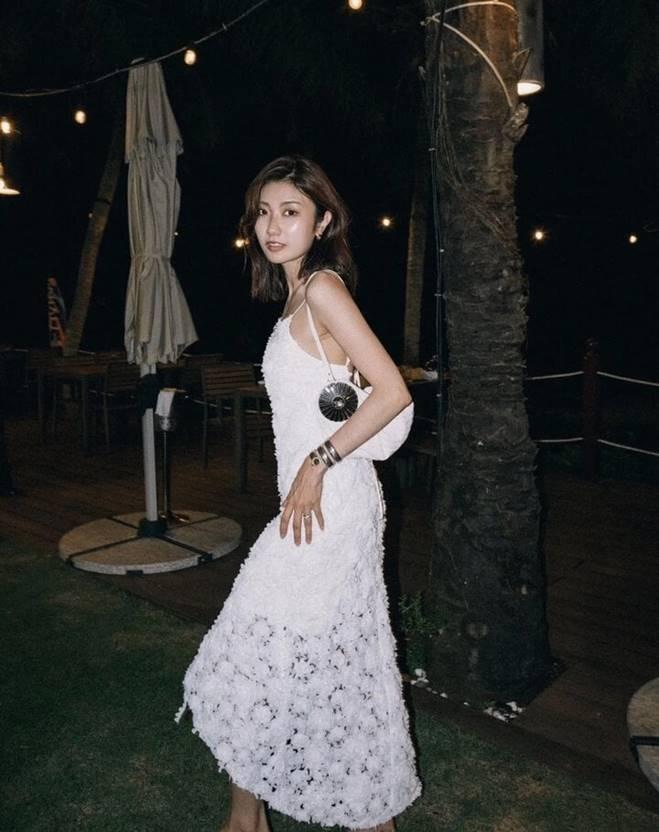 1001 kiểu váy trắng tinh khôi lên hình đẹp như nàng thơ-7