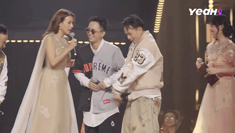 Hành động kém duyên của MC Hoàng Oanh nhận ý kiến trái chiều-2