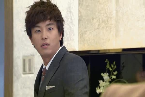 Bước vào phòng tân hôn, tôi hoảng hồn khi thấy vợ mới cưới làm chuyện không tưởng-1