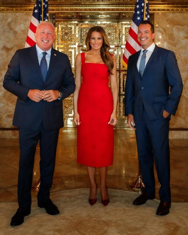 Bà Melania Trump gợi cảm tuổi 54-1