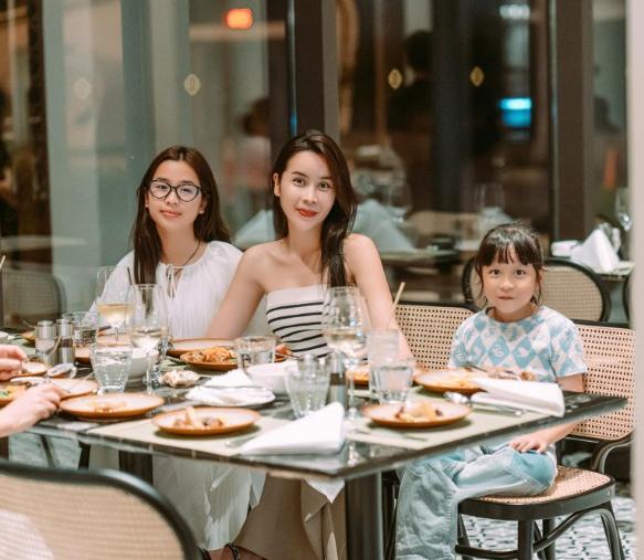 Con gái đầu lòng của Lưu Hương Giang và Hồ Hoài Anh gây sốt, được khen giống hệt mẹ-3