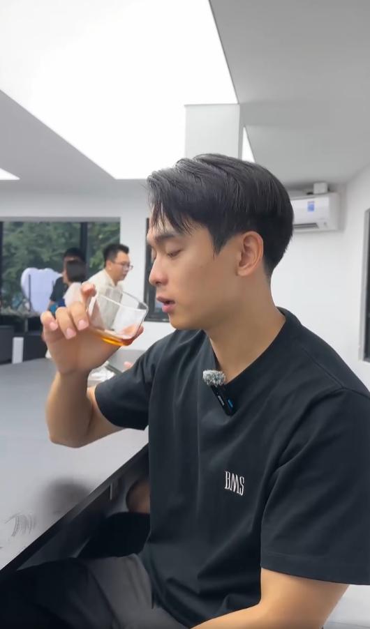 Uống cốc cà phê giá nửa triệu ở TPHCM, khách Hàn hài hước khen như ở Colombia-2