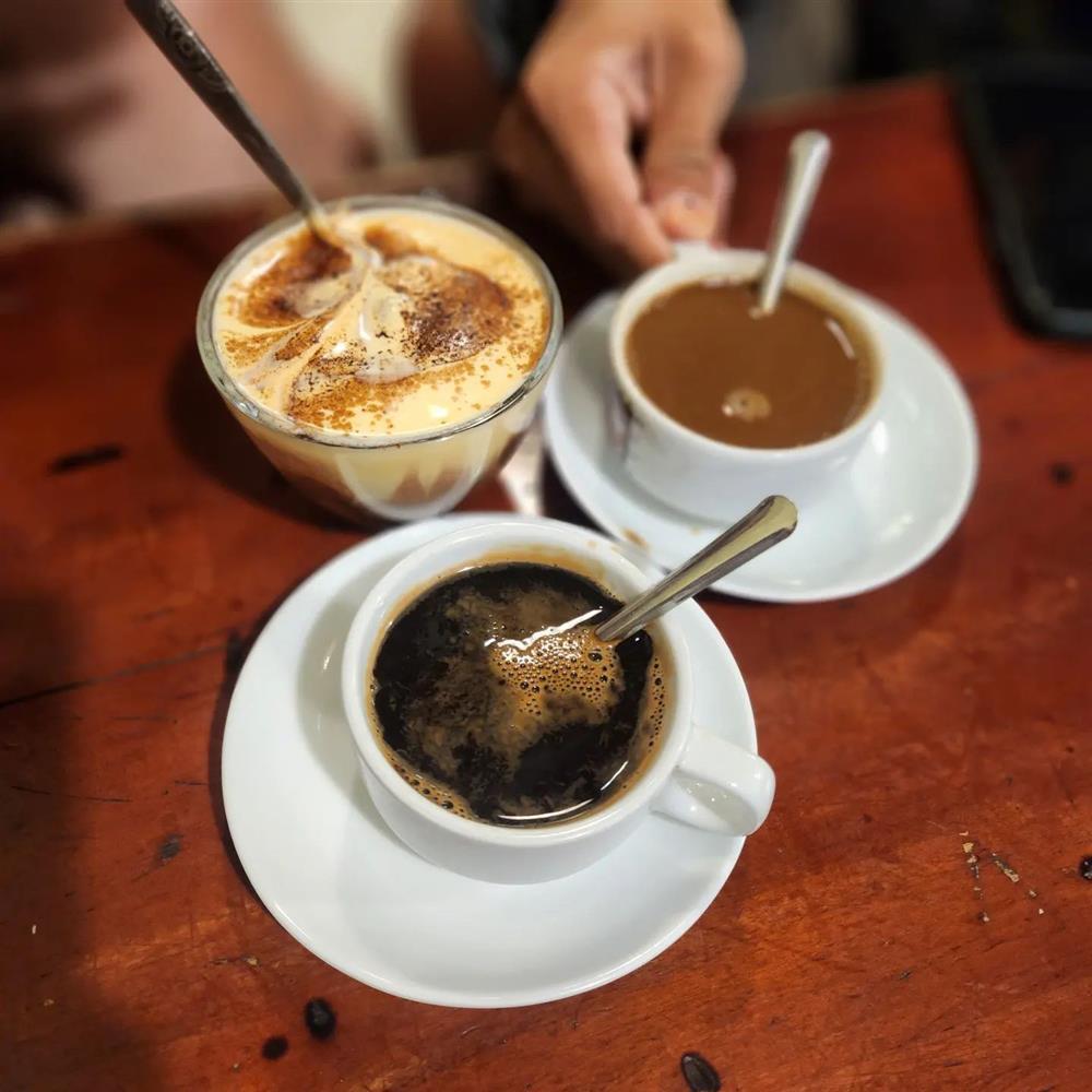 Uống cốc cà phê giá nửa triệu ở TPHCM, khách Hàn hài hước khen như ở Colombia-4