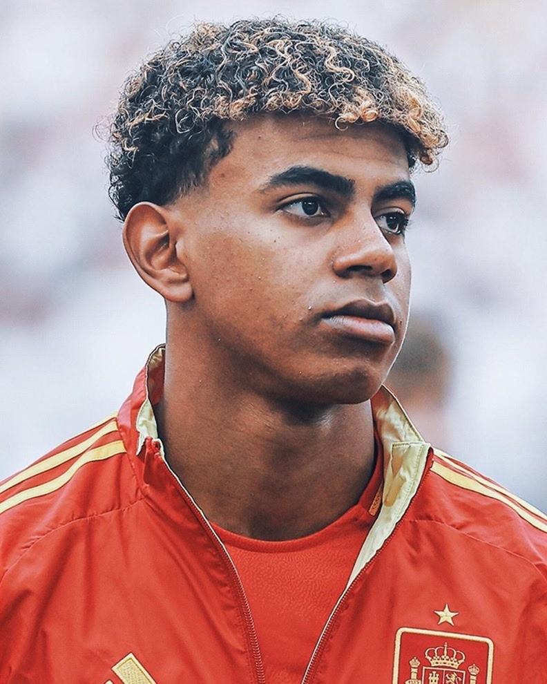 Phong cách thần đồng 16 tuổi tiễn Mbappe về nước-1