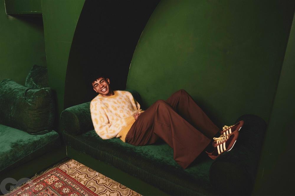 Phong cách thần đồng 16 tuổi tiễn Mbappe về nước-10