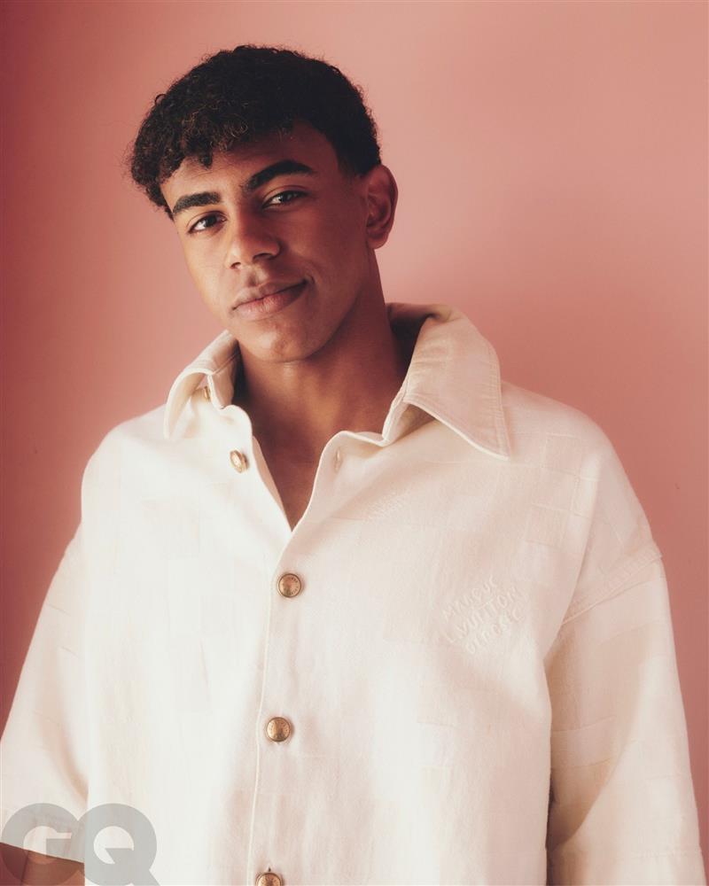 Phong cách thần đồng 16 tuổi tiễn Mbappe về nước-13