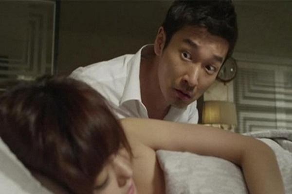 Qua đêm với bạn gái sợ ma nhưng ngủ ở salon, chàng trai bị mỉa là tối cổ-3