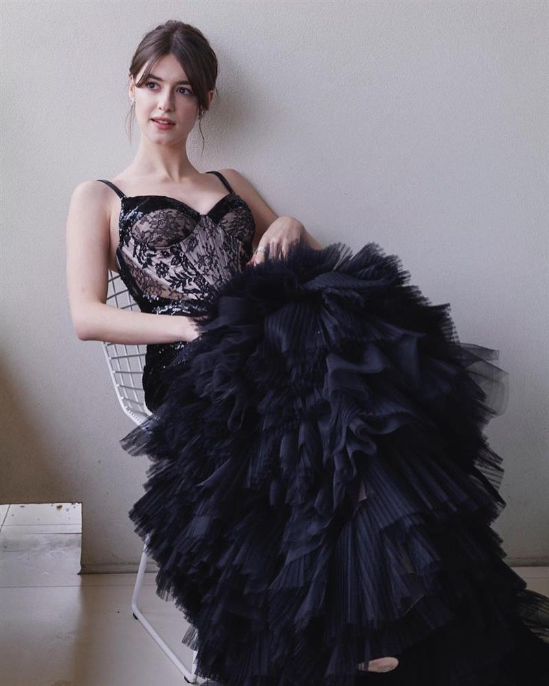 Nhan sắc gái thành thị không thua kém hoa hậu trong bom tấn 5000 tỷ-6