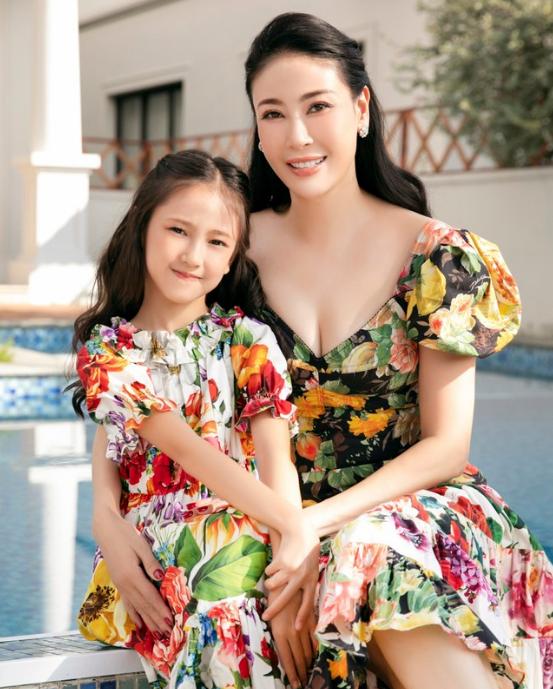 Dàn ái nữ của các nàng hậu Việt: Đều thừa hưởng vẻ đẹp lẫn chiều cao vượt trội từ mẹ-6