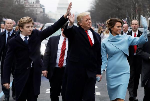 Cậu út nhà Trump tại buổi vận động của bố: Sự chú ý và áp lực-3