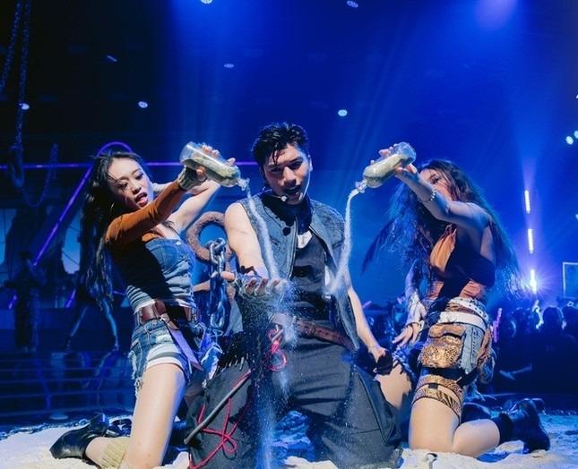 Khán giả chê vũ đạo show Anh trai say hi phản cảm-1