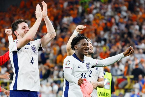 Gia đình tuyển thủ Anh phải trả 600 triệu đồng để xem chung kết EURO-2