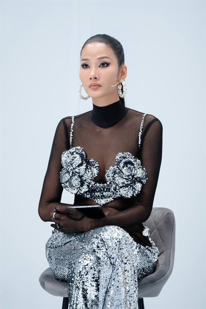 Á hậu Hoàng Thùy và những lần lời qua tiếng lại với đồng nghiệp-4