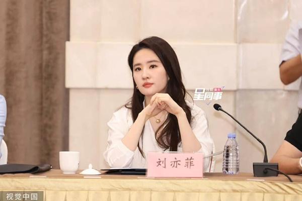 Lưu Diệc Phi gây bão với cơ lưng khỏe mạnh, trái với xu hướng vóc hạc của nhiều mỹ nhân-7