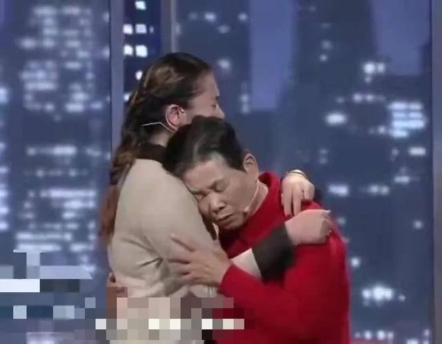 Sang tên nhà cho con nuôi, chẳng ngờ con tìm về ở với mẹ đẻ: Bà cụ tức giận đòi bồi thường 7 tỷ đồng-2