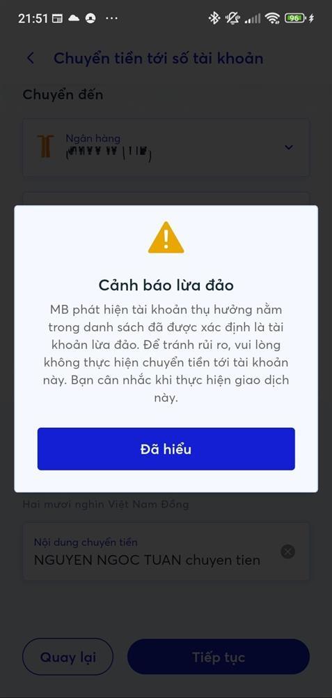 Khách chuyển khoản đi, tiền bị phanh lại, ngân hàng gửi tin nhắn sững sờ-1