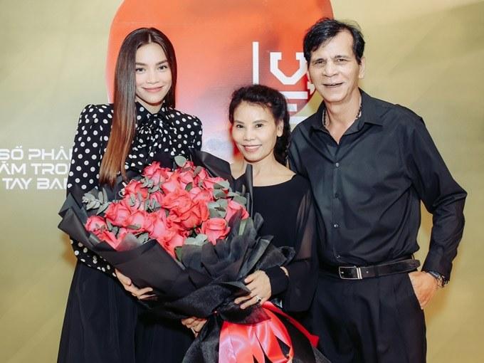 Bố mẹ Hồ Ngọc Hà: Thời trẻ đẹp như minh tinh điện ảnh, U70 vẫn xưng anh - em ngọt xớt-1