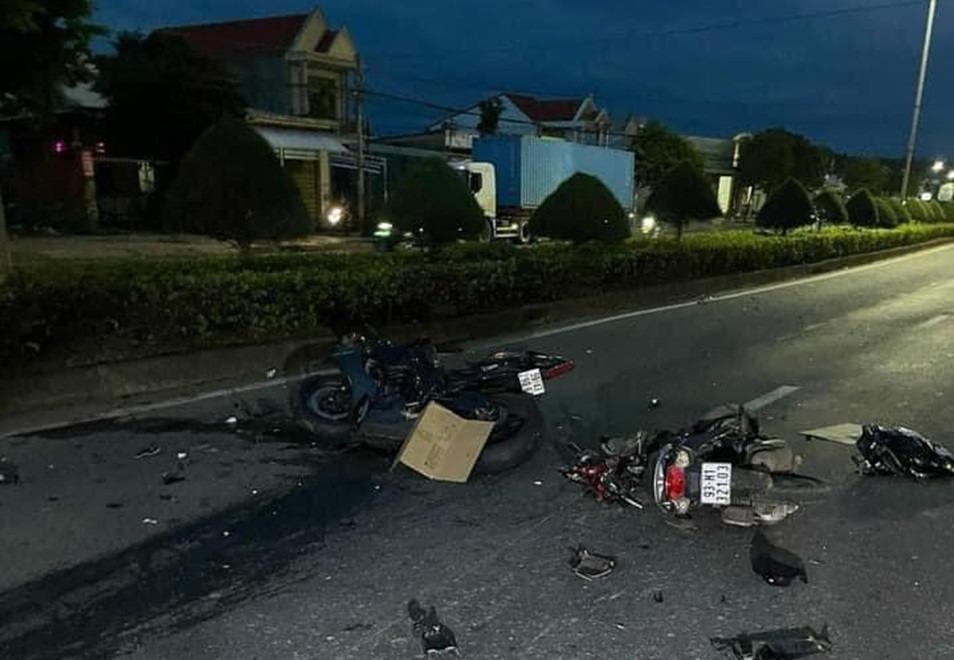 Xe phân khối lớn tông xe máy chạy ngược chiều, 2 mẹ con tử vong tại chỗ-1