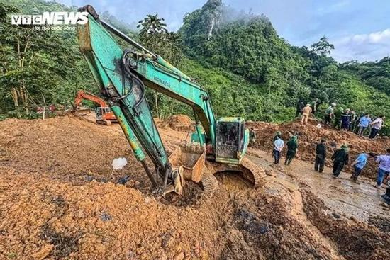 Sạt lở ở Hà Giang: Người phụ nữ thoát chết do say xe, xin xuống giữa đường