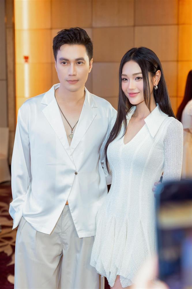 Việt Anh khoe body tuổi 43, cực tình với nữ diễn viên kém 18 tuổi-4