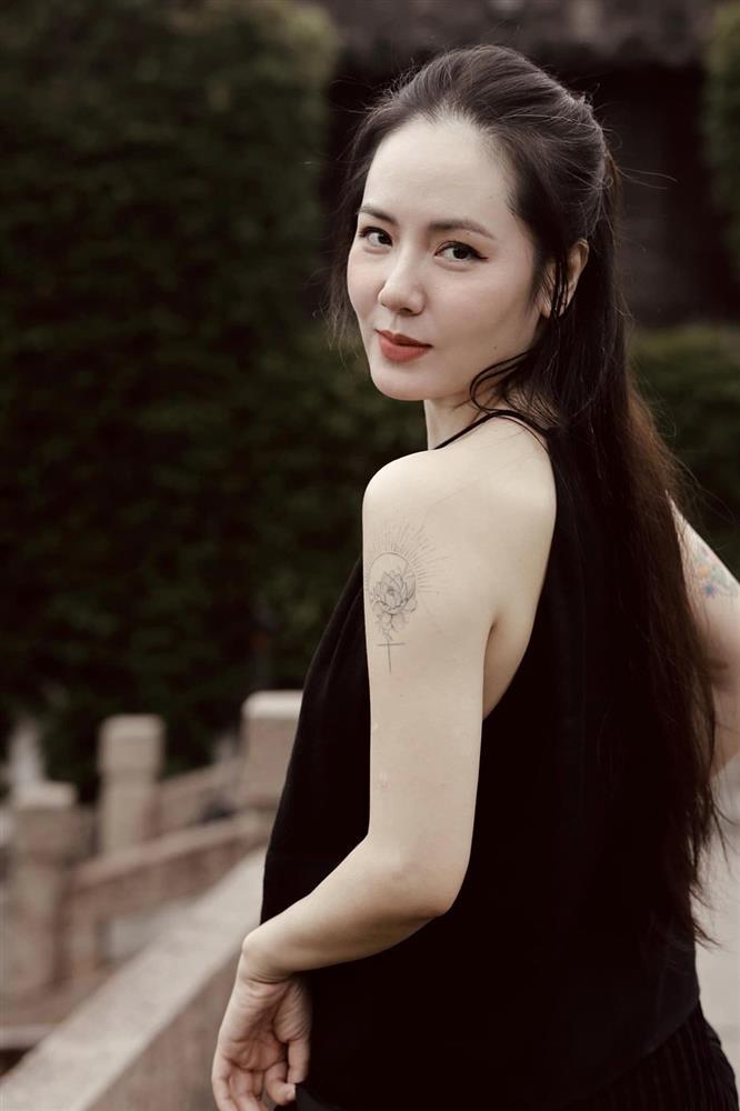 Phương Linh và Phương Ly, giống nhau như chị em sinh đôi nhưng gu ăn mặc khác xa ở độ tuổi U40-1