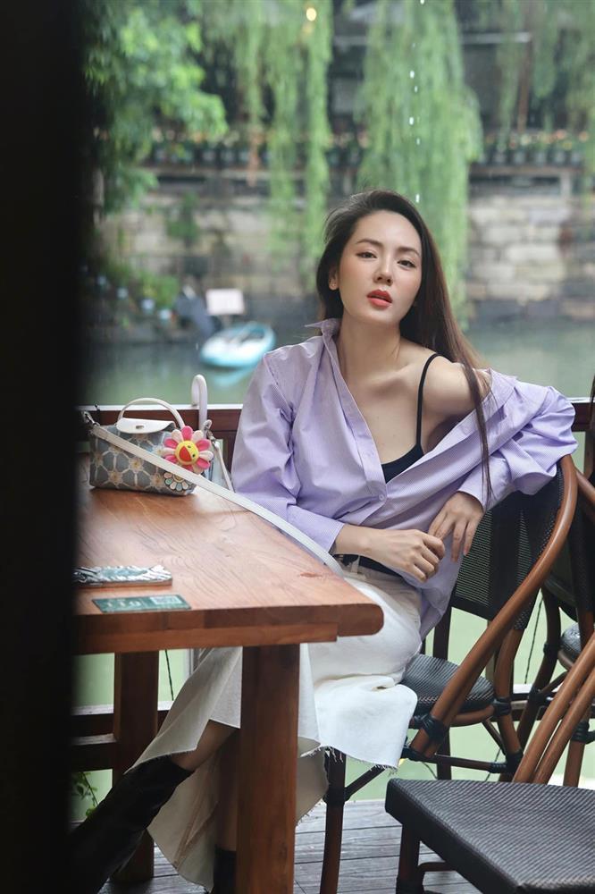 Phương Linh và Phương Ly, giống nhau như chị em sinh đôi nhưng gu ăn mặc khác xa ở độ tuổi U40-2