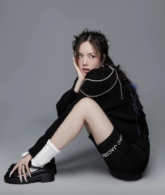 Phương Linh và Phương Ly, giống nhau như chị em sinh đôi nhưng gu ăn mặc khác xa ở độ tuổi U40-5