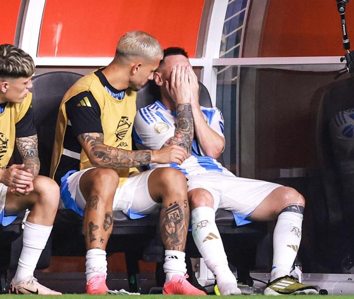Lionel Messi khóc nức nở, rời sân do chấn thương-2