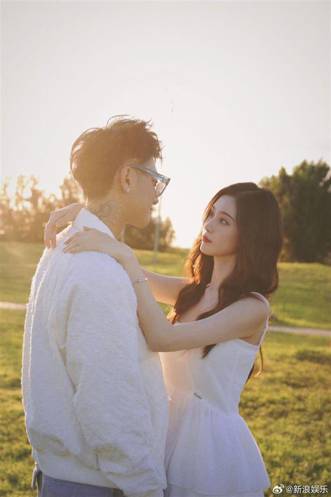 Cặp đôi chủ tịch - nàng thơ Cbiz: Hoàng Tử Thao từng đề nghị bạn gái công khai chuyện hẹn hò, khao khát được cho danh phận-1