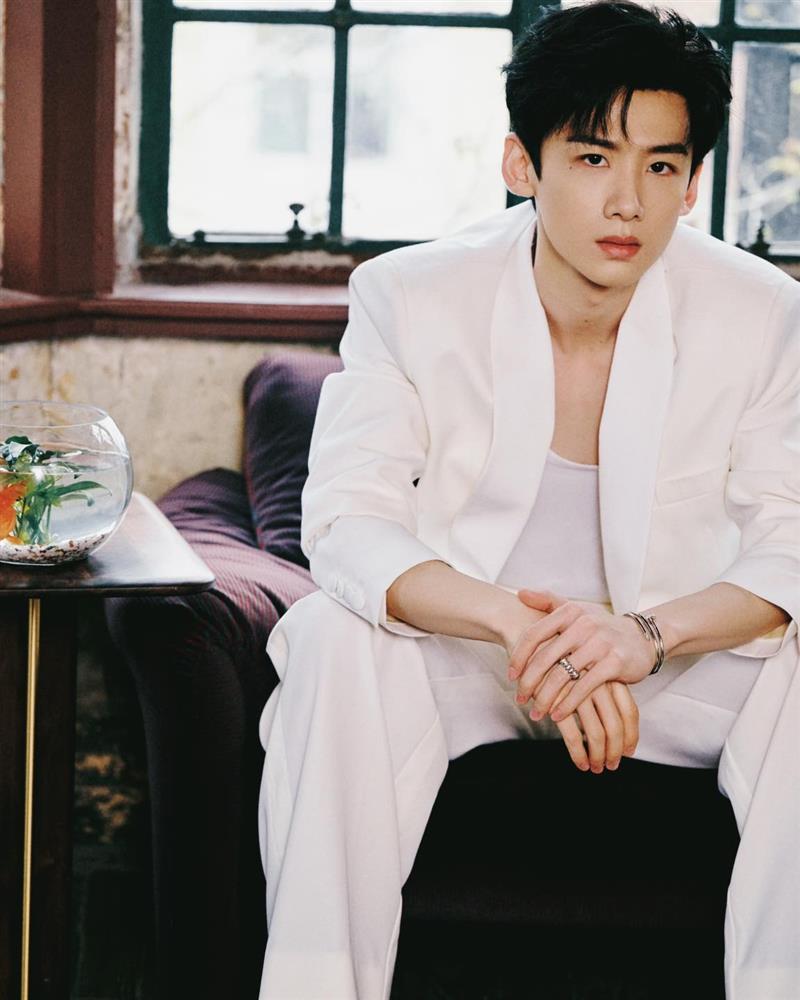 Vương Hạc Đệ và Bạch Kính Đình đồng loạt mở tiệm bánh, dân tình liền chê mắc: Chỉ bào tiền fan là giỏi-2