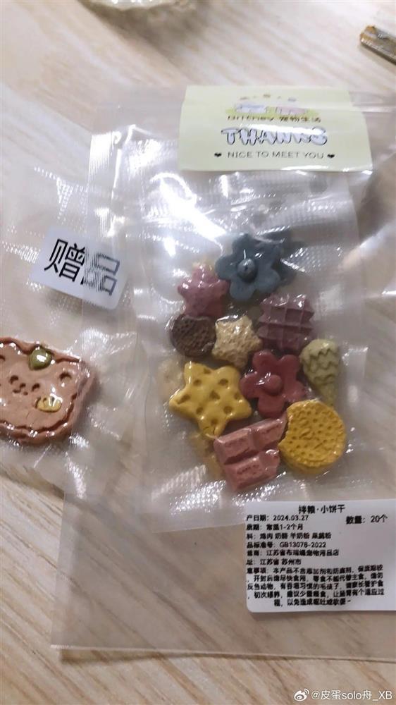 Vương Hạc Đệ và Bạch Kính Đình đồng loạt mở tiệm bánh, dân tình liền chê mắc: Chỉ bào tiền fan là giỏi-3