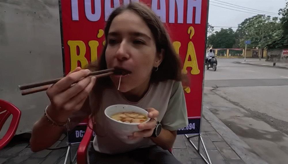 Khách Tây mê món bún đặc biệt ở Ninh Bình, gọi thêm để ăn ‘cho bõ thèm’-5