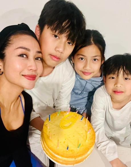 Ốc Thanh Vân - Mạc Anh Thư cùng đưa con đi du học: Người được chồng ở bên chăm sóc, người lúc nào cũng một mình lo toan-1