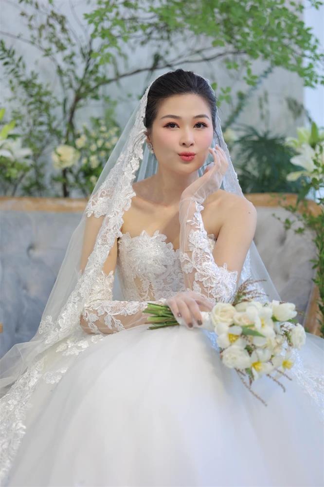 Ốc Thanh Vân - Mạc Anh Thư cùng đưa con đi du học: Người được chồng ở bên chăm sóc, người lúc nào cũng một mình lo toan-7